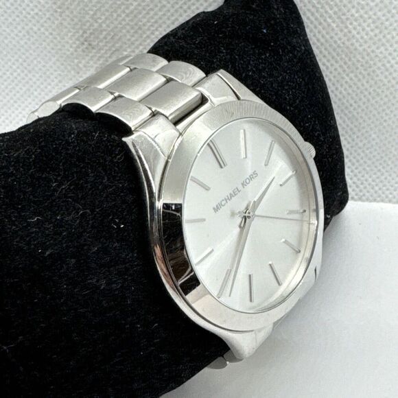 Michael Kors Slim Runway MK3178 Women's Silver Analog Dial Quartz Watch JNA609 - Picture 3 of 11